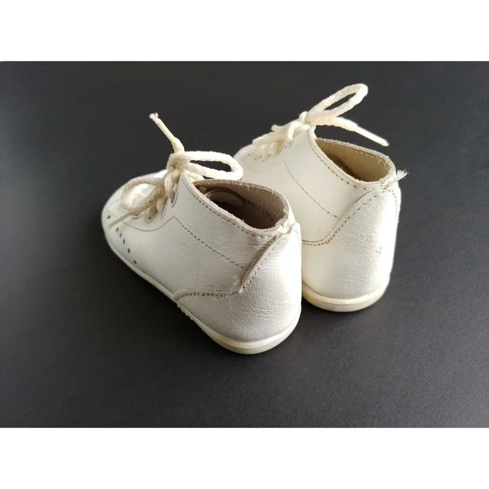Vintage baby shoes size 3 by La Parisette, 1950s White leather child or doll - Picture 9 of 10